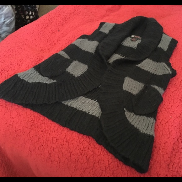 Sweater, Size Large - Picture 2 of 8